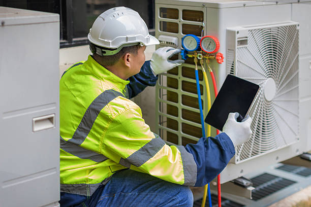 Professional Hvac technician working in Solon, IA